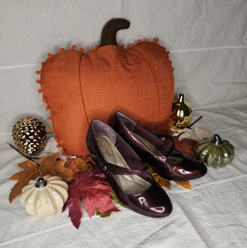 Celine Style Soft by Hush Puppies Size 5.5m. Wine Patent